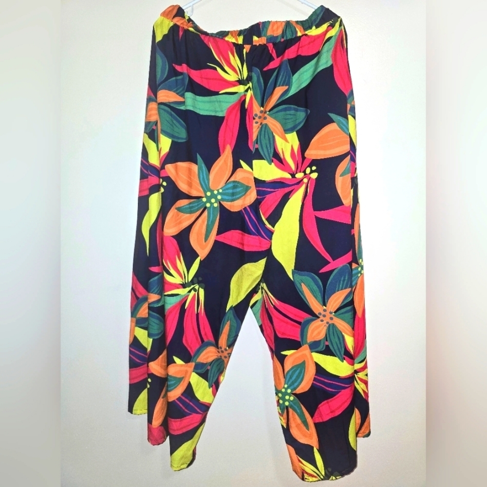 EUC - Vibrant Floral Print Plus Size Pants - 3X/18